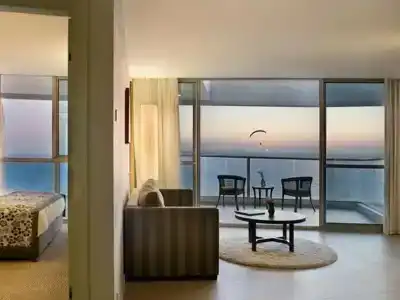 Ramada & Suites by Wyndham Netanya - 8