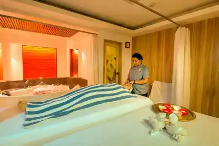 Howard Plaza The Fern, - 27