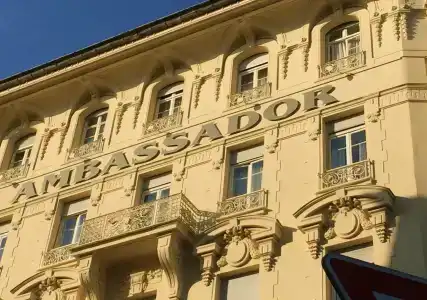 Hôtel Ambassador - 1