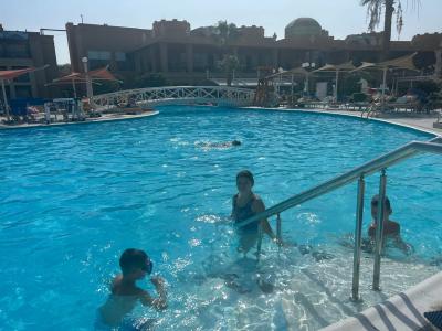 Titanic Palace - Families and Couples only - 9