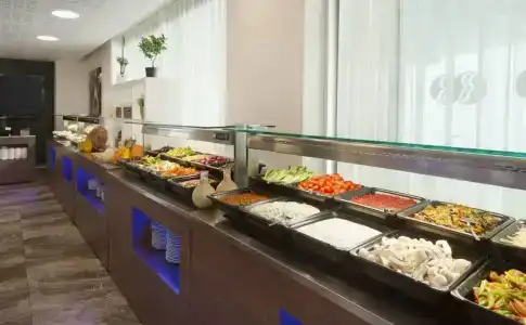 Ramada & Suites by Wyndham Netanya - 7