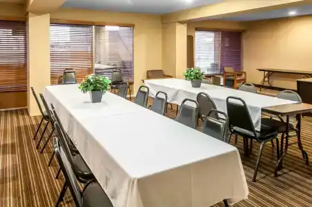 Rodeway Inn East - 22