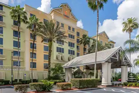 Comfort Suites Maingate East - 19