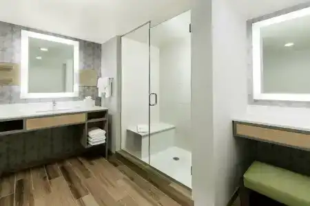 Drury Inn & Suites - 14