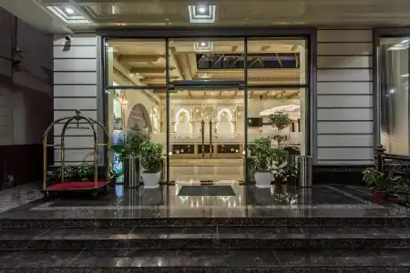 The Royal Mezbon & SPA - 5