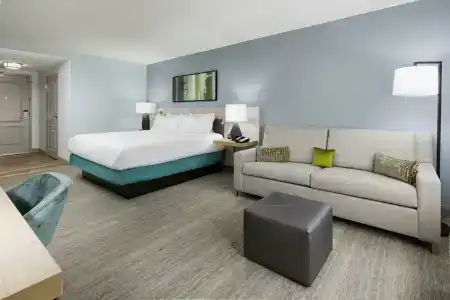 Drury Inn & Suites - 10