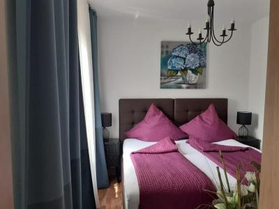 Stadtam Adenauerplatz - 10