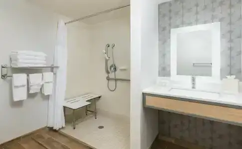 Drury Inn & Suites - 43