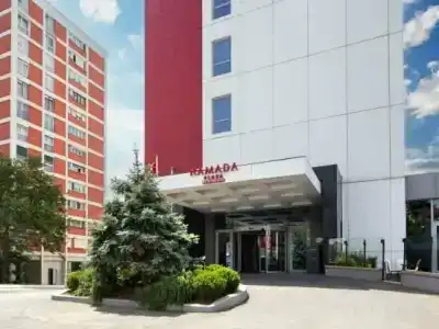 Ramada & Suites by Wyndham İstanbul Ataköy - 5