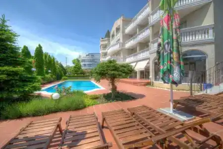 Alekta - Free Parking - 19