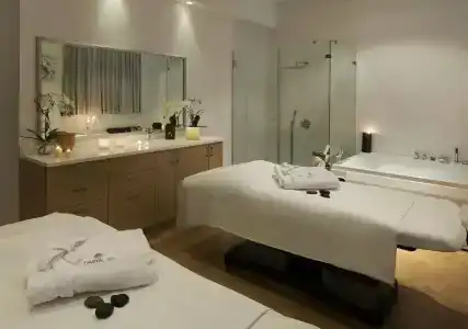 Ramada & Suites by Wyndham Netanya - 11