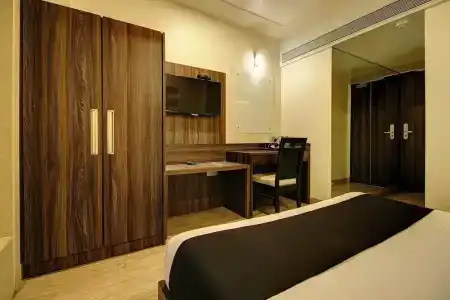 Mumbai House-Juhu - 20