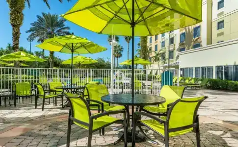 Comfort Suites Maingate East - 11