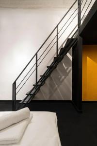 Globe Runner & Hostel - 60