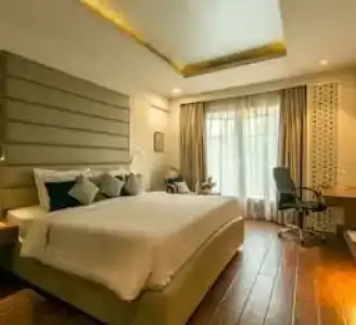 Howard Plaza The Fern, - 67