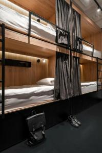 Globe Runner & Hostel - 82