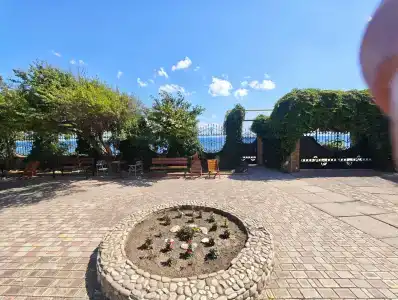 Приморский дворик - 37