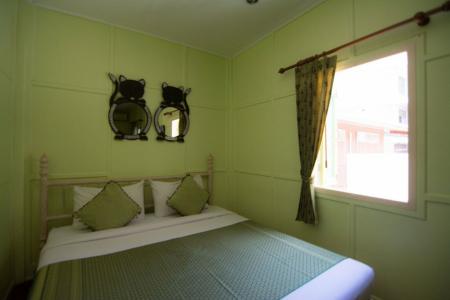 Samsen Sam Place - 79