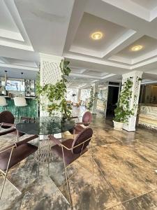 Mogons Exclusive - 33