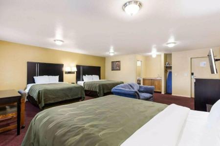 Quality Inn Airport - 38