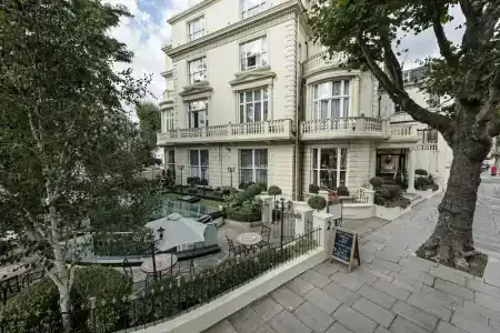 The Colonnade - 35