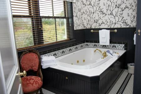 The Chanler at Cliff Walk - 40