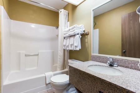 Quality Inn Airport - 7
