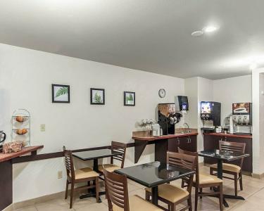 Rodeway Inn Airport - 46