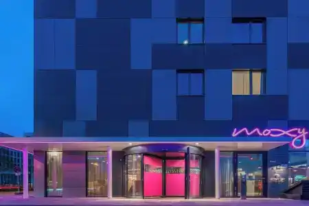 Moxy Frankfurt Airport - 3