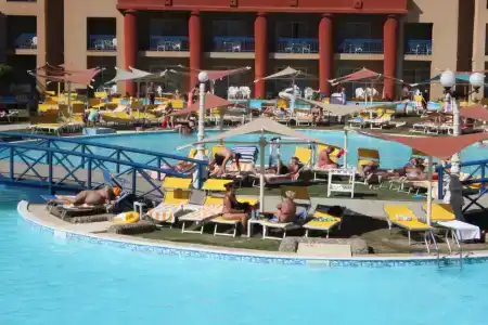 Titanic Palace - Families and Couples only - 32