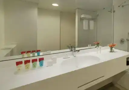 Ramada & Suites by Wyndham Netanya - 38