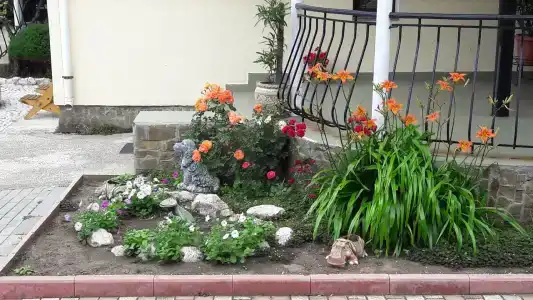 Приморский дворик - 15