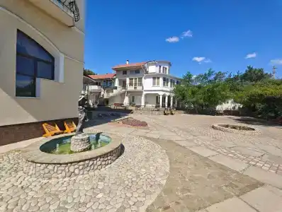 Приморский дворик - 77