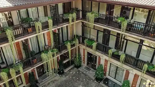 Seventeen Rooms - 8