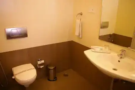 The Curzon Court - 25