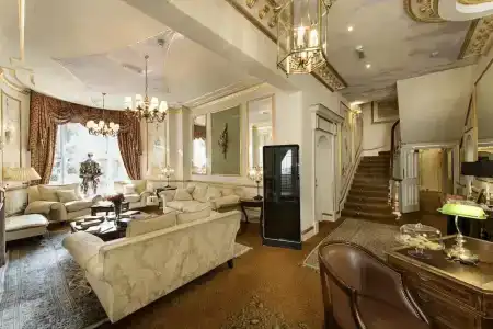 The Colonnade - 6