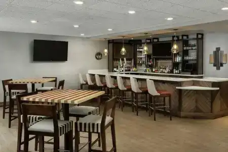Drury Inn & Suites - 20