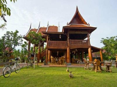 Bueng Bua Thong - 30