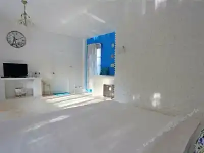 Laemsing Whitehouse - 49