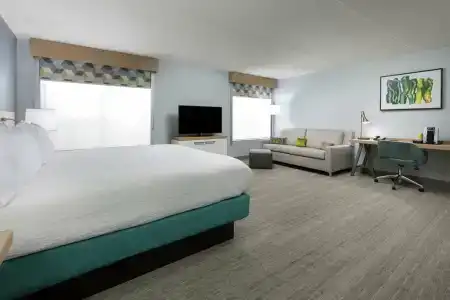 Drury Inn & Suites - 13