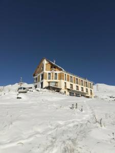 Khizina Rezo | REZO HUT - 45