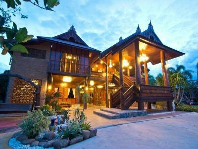 Bueng Bua Thong - 10