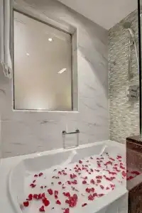 Metropolitan Dubai - 24