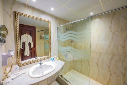 Titanic Palace - Families and Couples only - 58