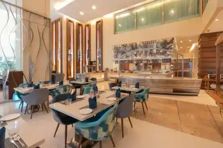 Holiday Inn Mumbai International Airport, An Ihg - 11