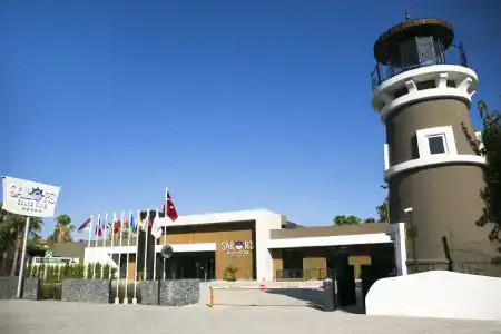 Sailor's Beach Club - 43