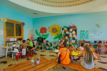 Titanic Palace - Families and Couples only - 12