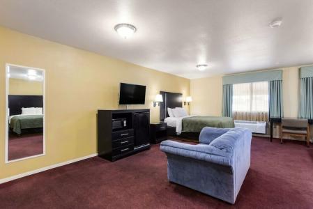 Quality Inn Airport - 16