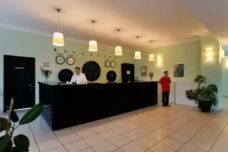 Larissa Inn - 16