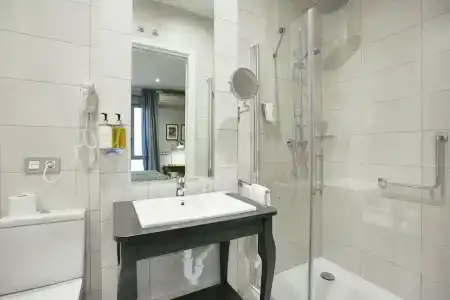 Legazpi Doce Studios Suites - 23